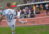 Vídeo: jogador erra e atinge bolada em homem durante apresentação