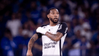 Corinthians estuda rescindir contrato de Martínez após retorno com lesão