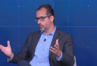 EUA passam por processo de "autocratização" sob Trump, diz professor