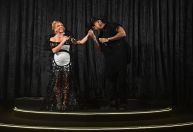 Léo Santana e Lore Improta reúnem famosos em "Noite da Aclamação"