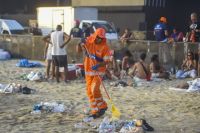 RJ: 1.250 toneladas de lixo são recolhidos pela Comlurb no Réveillon