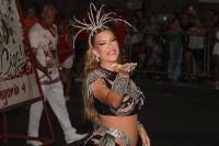 Lore Improta exibe barrigão em ensaio de rua da Viradouro; veja fotos