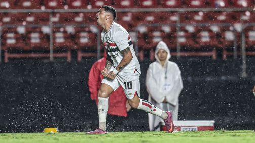 Luciano comemora gol