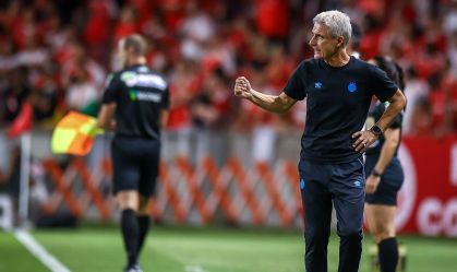 Luís Castro usa expressão racista após derrota no GreNal e pede desculpas