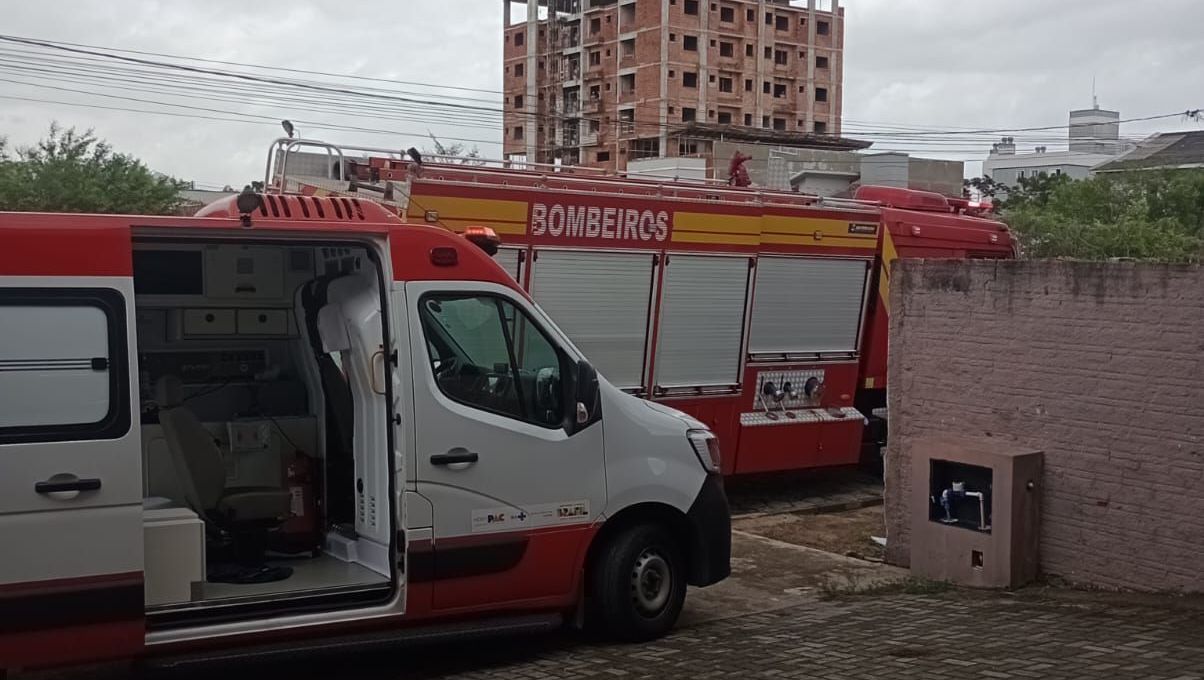 MARMORE ESMAGA FUNCIONÁRIO