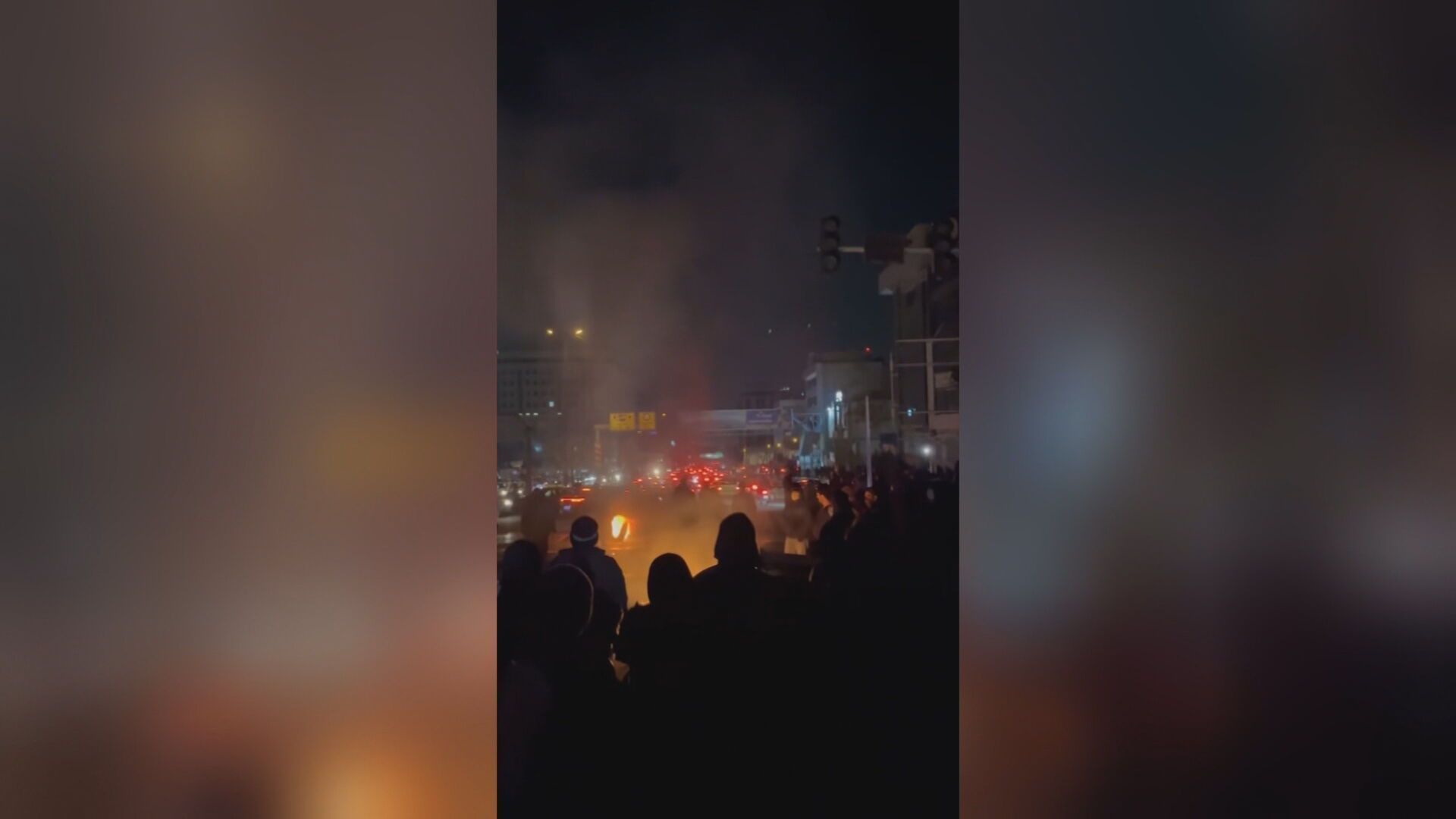 Manifestantes pedem por liberdade em Teerã