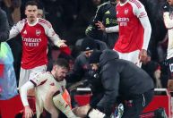 Martinelli é criticado e pede desculpas após lance com Bradley no Arsenal