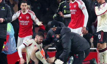 Martinelli é criticado e pede desculpas após lance com Bradley no Arsenal