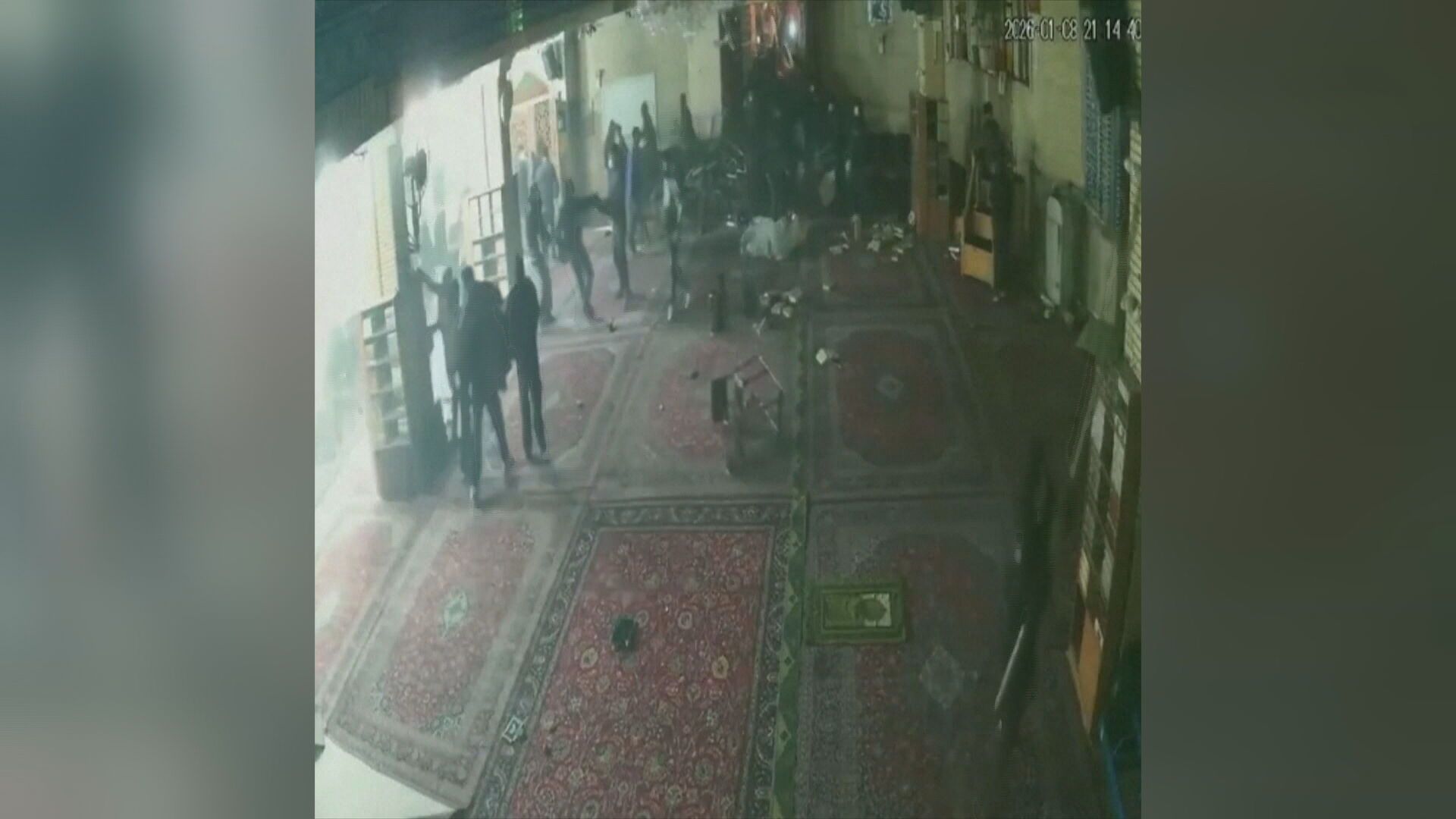 Mesquita Abuzar é vandalizada em meio a protestos em Teerã