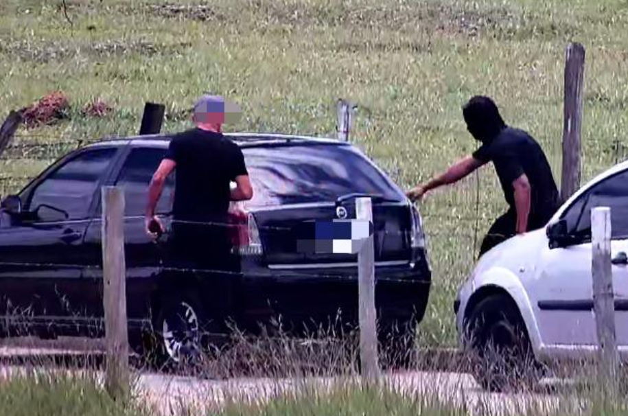 Mulher seqeustrada falsos policiais