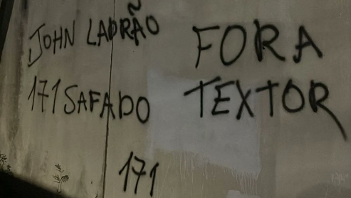 Muro de CT do Botafogo é pichado