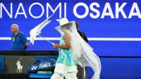 Com look ousado, Naomi Osaka vence Ruzic e avança no Australian Open