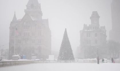 Correspondente da CNN mostra tempestade de neve nos EUA; veja