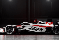 Haas revela carro com novos motores e estilo de corrida para 2026