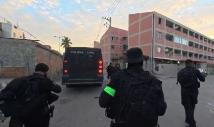 Polícia prende oito em operação contra roubo de cargas em Manguinhos (RJ)