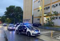 Pai usa celular do filho para assediar colega da escola e acaba preso no RJ