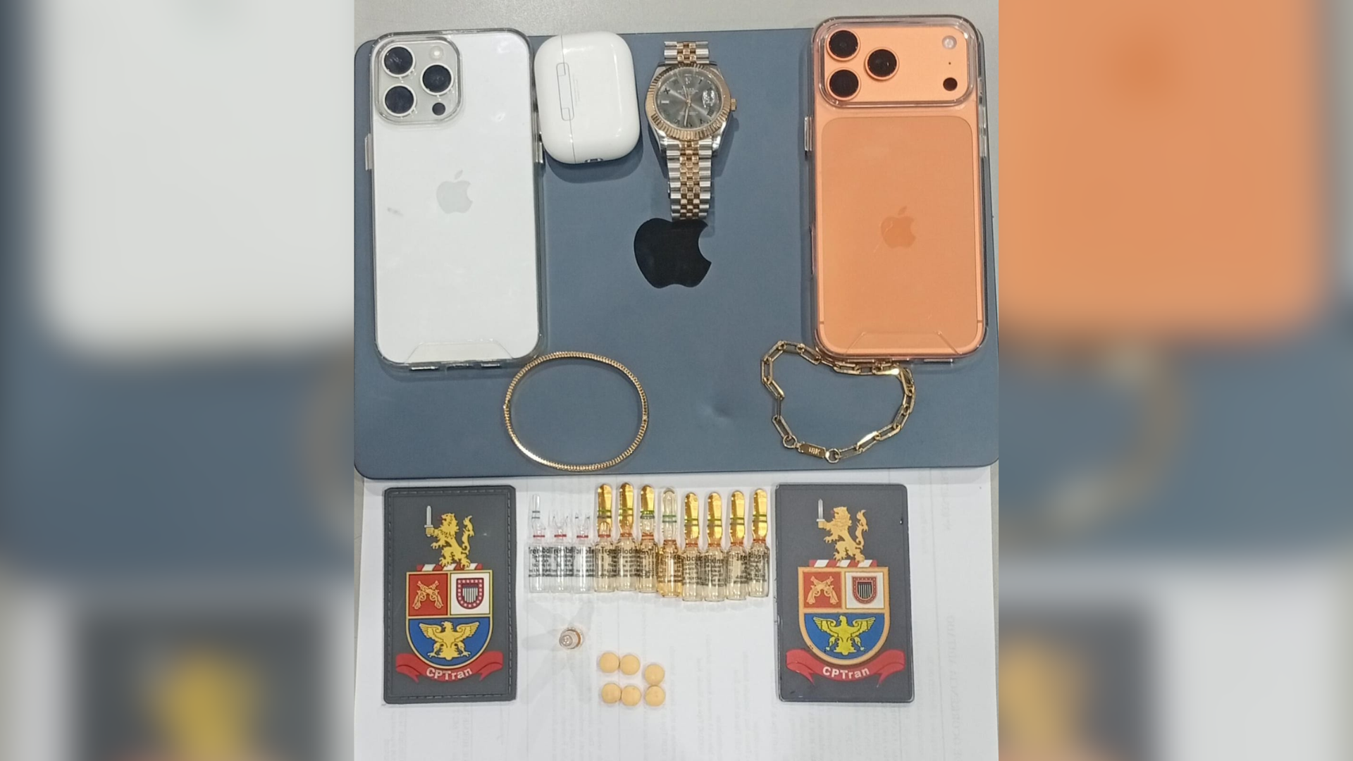 Objetos foram apreendidos dentro de Porsche com advogado • Reprodução/Polícia Militar