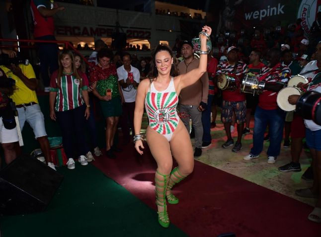 Paolla Oliveira no ensaio da Grande Rio • Webert Belicio /Agnews