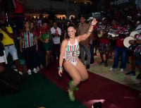 Paolla Oliveira retorna à Grande Rio e é ovacionada pela comunidade