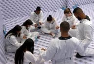 BBB 26: Quarto Branco é chamado de "quarto da tortura" em jornal espanhol