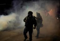 Equipe da CNN é atingida por bolas de pimenta em protestos em Minneapolis