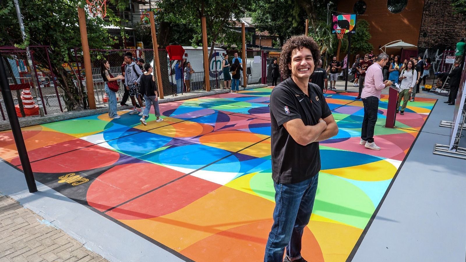 Quadra reformada pelo Cleveland Cavaliers no Beco do Nego, em São Paulo (SP)
