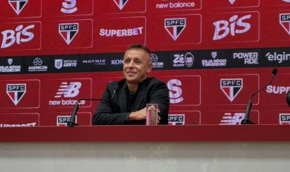 Rafinha é apresentado pelo São Paulo no MorumBIS