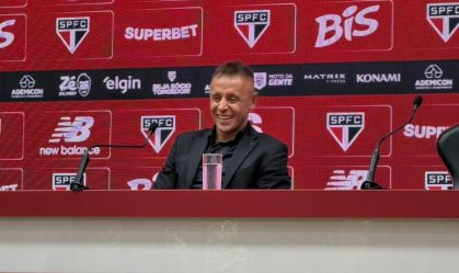 Rafinha é apresentado pelo São Paulo no MorumBIS