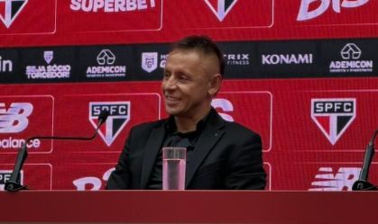 Rafinha é apresentado pelo São Paulo no MorumBIS