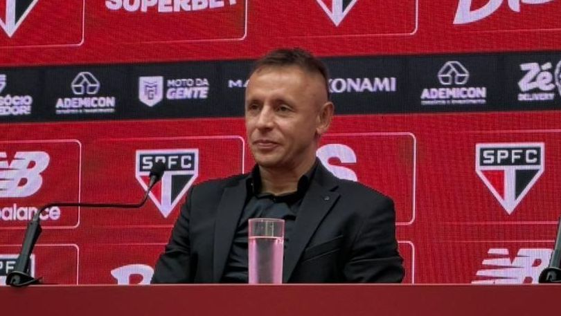 Rafinha é apresentado pelo São Paulo