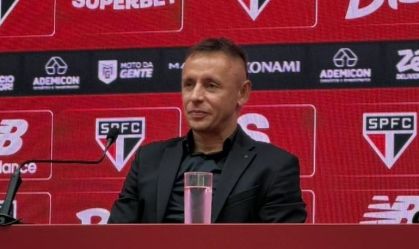 Rafinha é apresentado pelo São Paulo