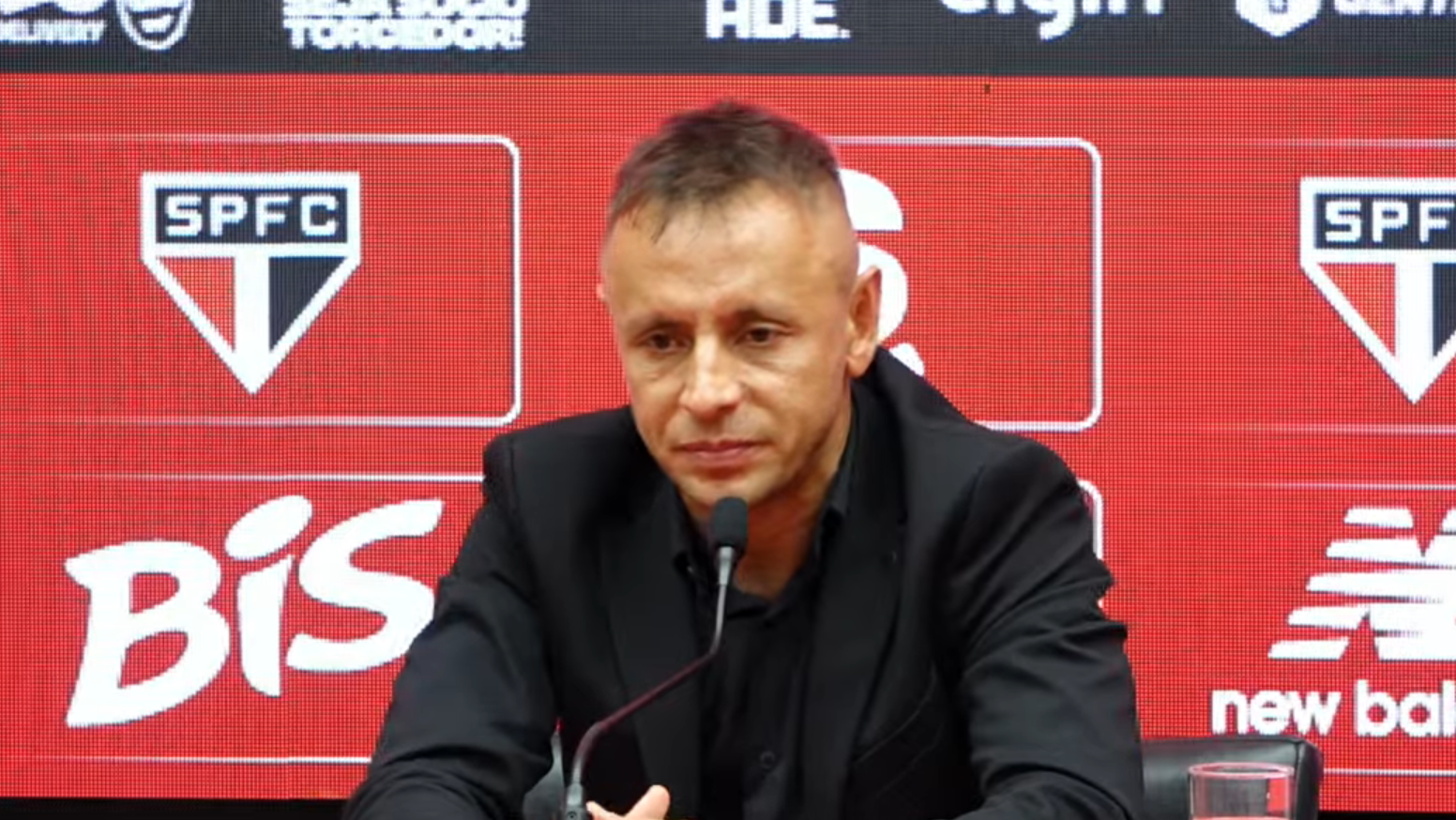 Rafinha é apresentado no São Paulo