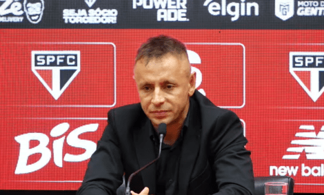 Rafinha é apresentado no São Paulo