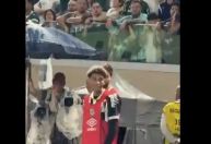 Robinho Jr sofre ataque de torcedores do Palmeiras; veja reação do jogador