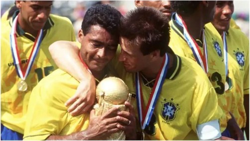 Romário (à esquerda) e Dunga (à direita), dois dos principais personagens da conquista do tetracampeonato mundial do Brasil
