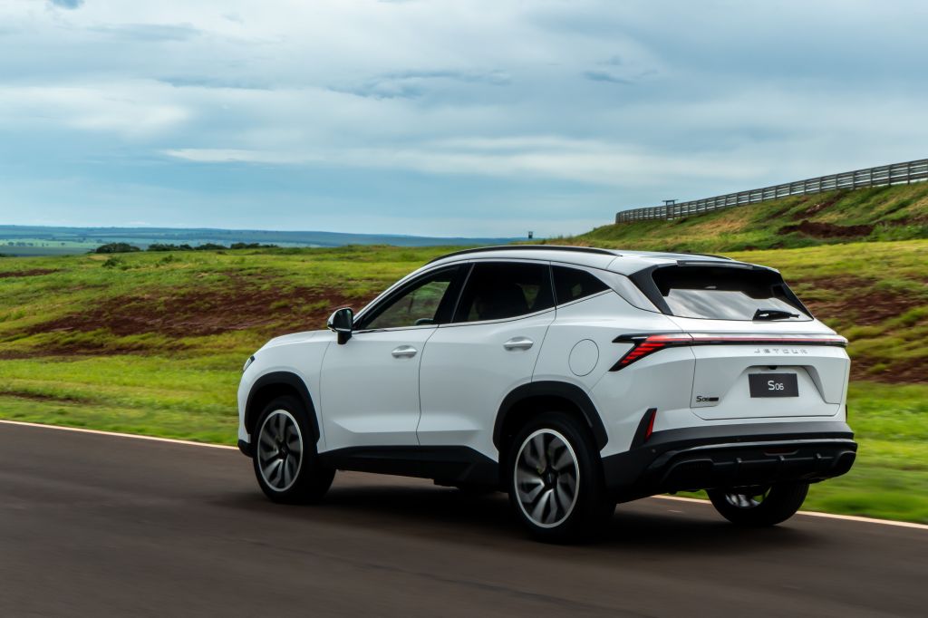 Jetour S06 2026: SUV híbrido é opção de acesso da marca chinesa