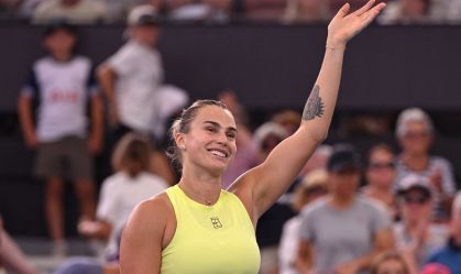 Sabalenka estreia com vitória dominante em Brisbane; Kyrgios é eliminado