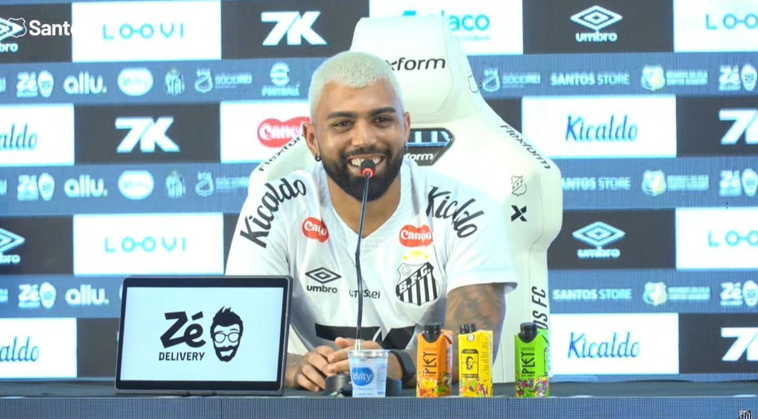 Gabigol durante apresentação no Santos