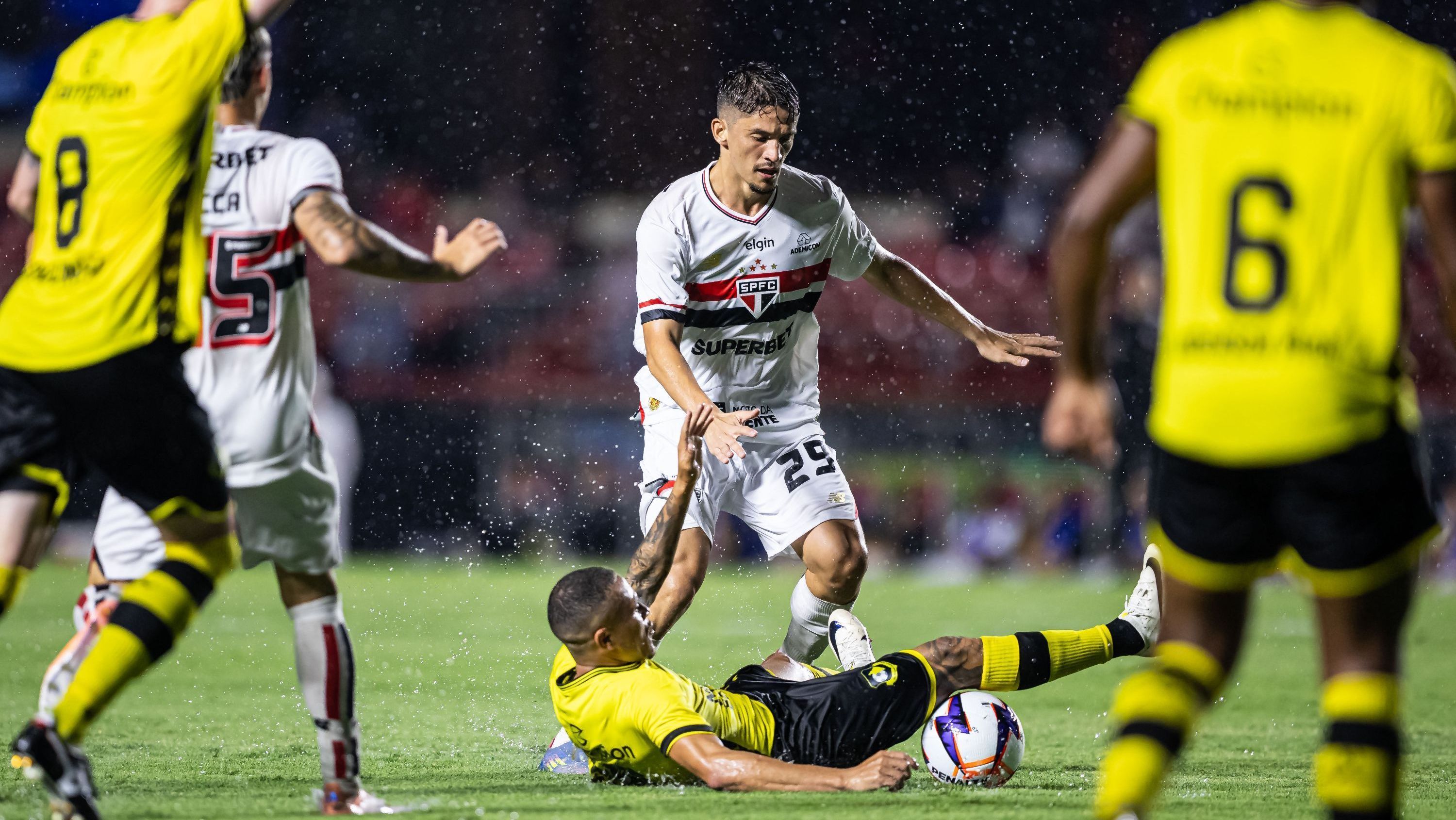 São Paulo vence São Bernardo no Paulistão