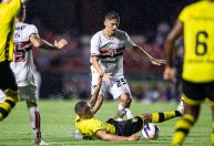 Em meio à crise, São Paulo bate São Bernardo e vence primeira no Paulistão