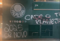 Sede do Palmeiras é pichada após derrota por 4 a 0 contra o Novorizontino