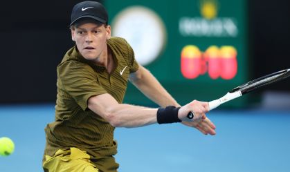 Jannik Sinner avança no Australian Open