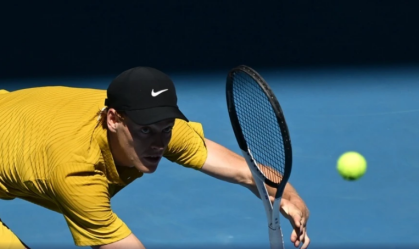 Sinner vence algoz de João Fonseca no Australian Open; Djokovic avança