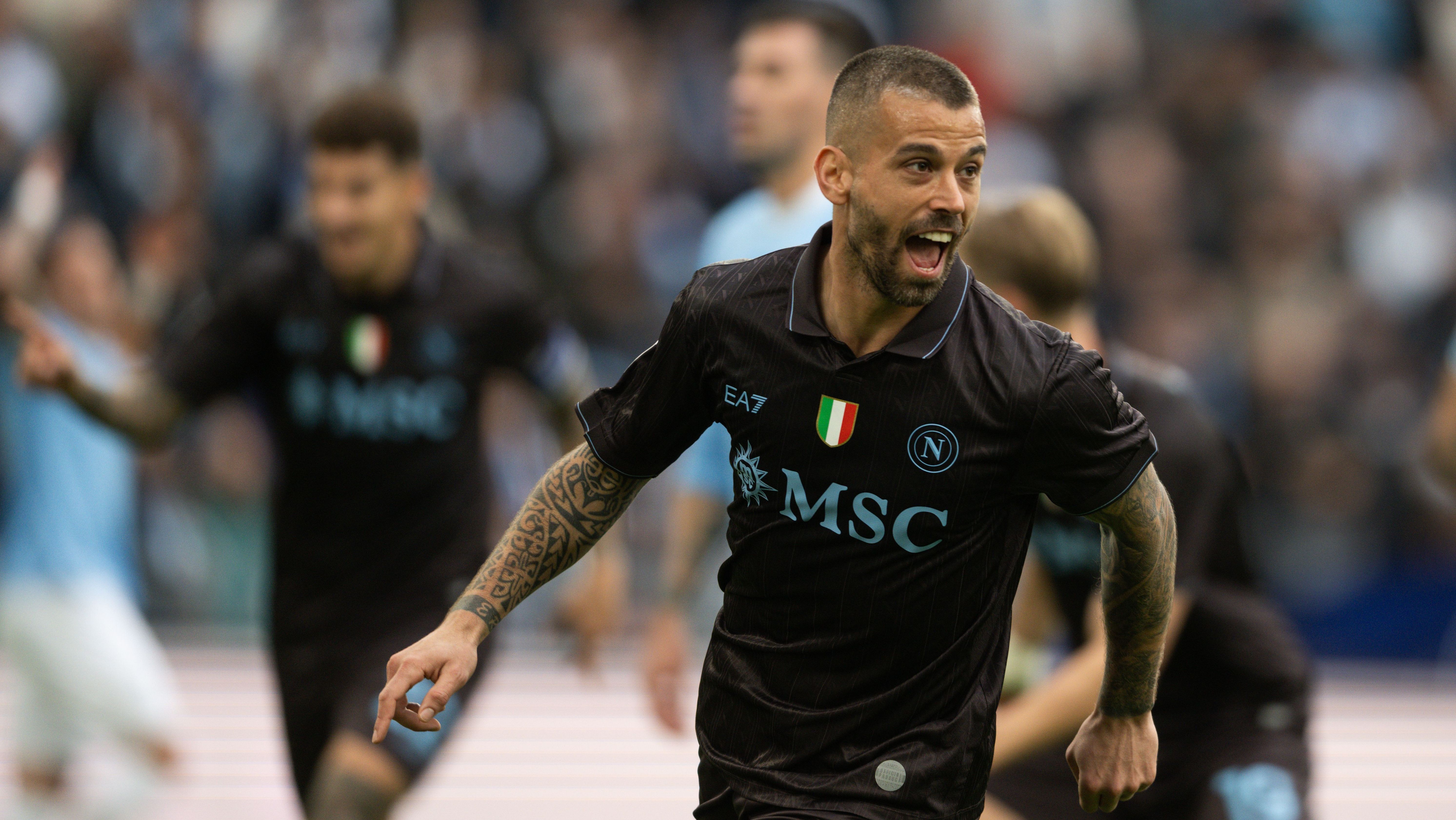 Leonardo Spinazzola comemora gol da vitória do Napoli