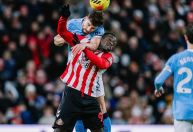 Premier League: Ano começa com seca de gols e City mais longe do título