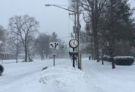 Neve cai mais rápido do que podemos limpar, diz governador de Connecticut
