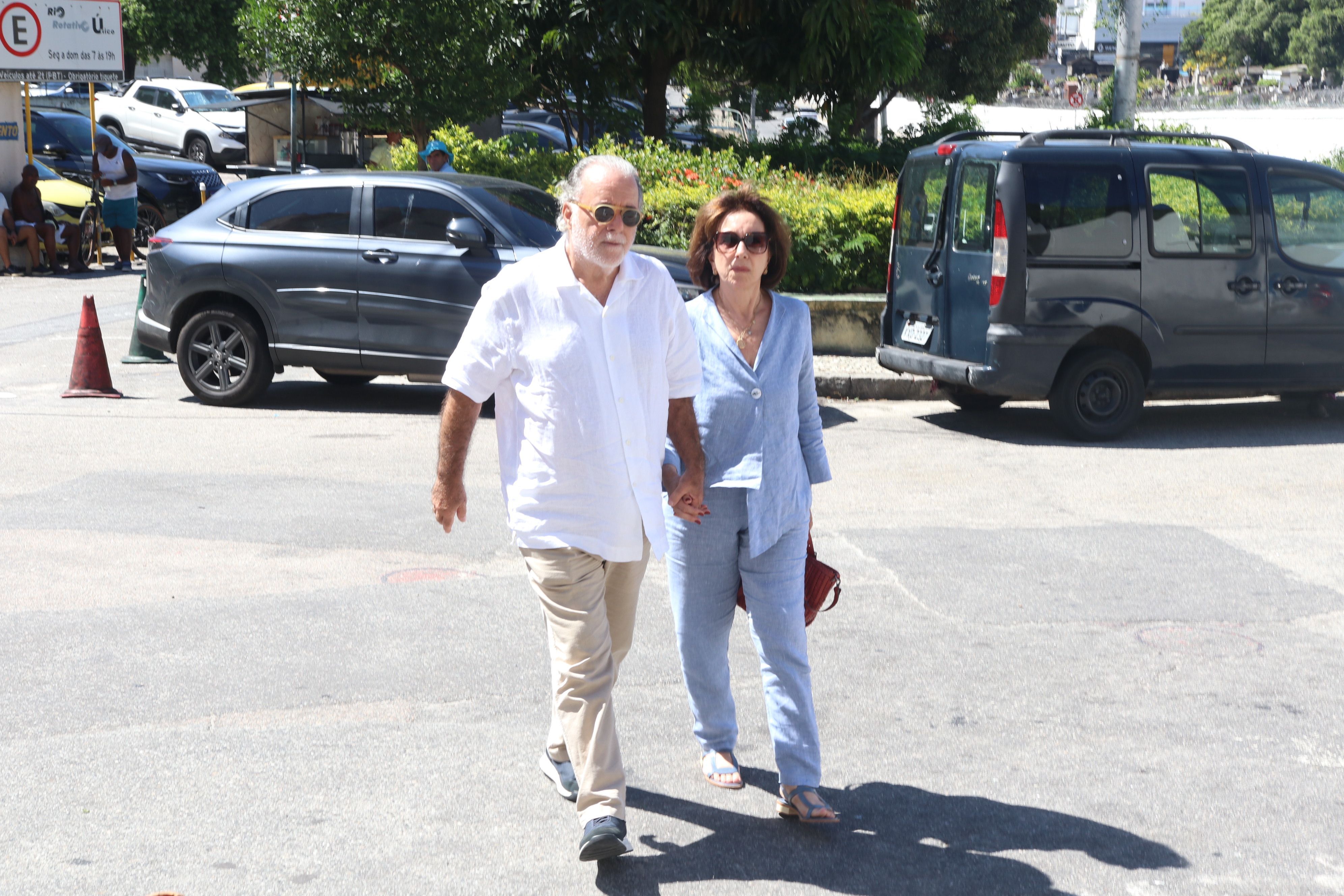 Tony Ramos e a esposa Lidiane Barbosa no velório de Manoel Carlos