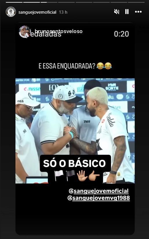 Torcedores do Santos cobram Gabigol em cerimônia de apresentação do atacante