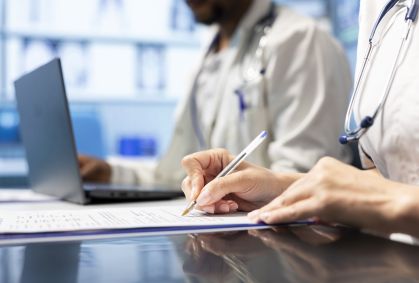 Atestados médicos em papel seguem válidos em todo o país, diz CFM