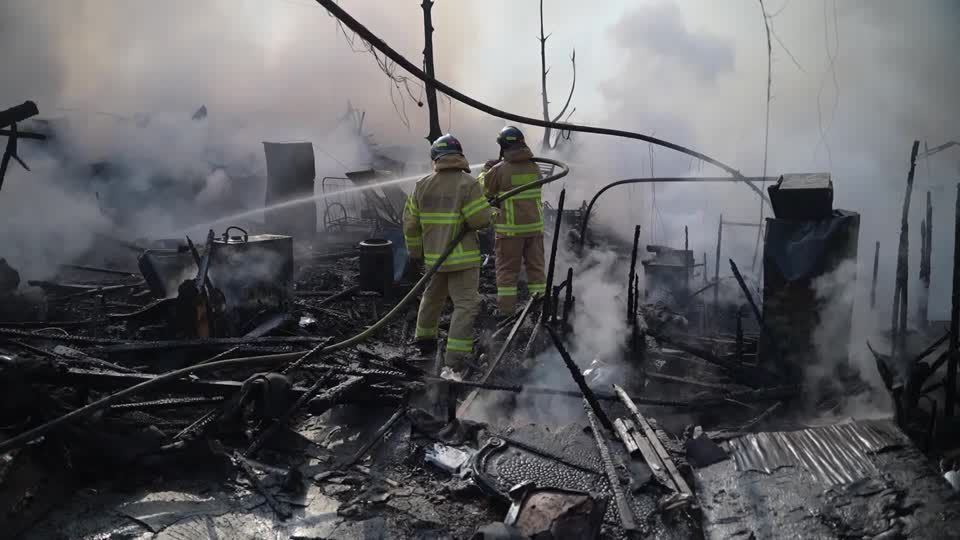 Um grande incêndio foi extinto em uma área carente do distrito de Gangnam, na Coreia do Sul.